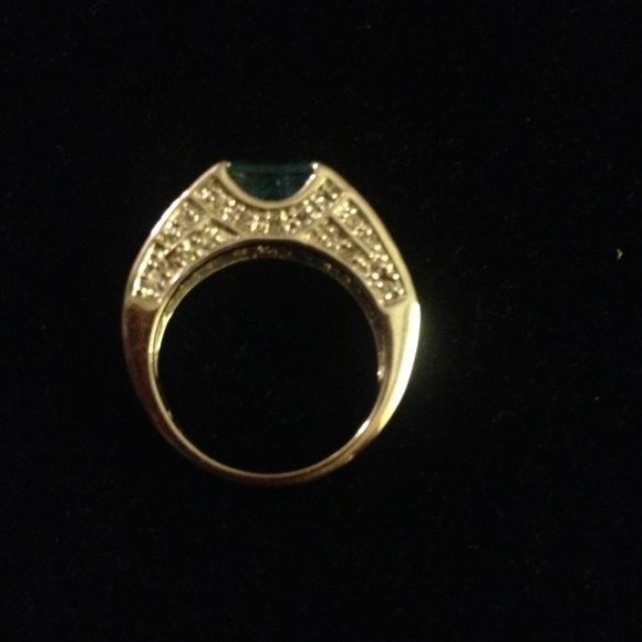 COPY - #60. A beautiful ring w/ aqua marine look - Picture 2 of 3